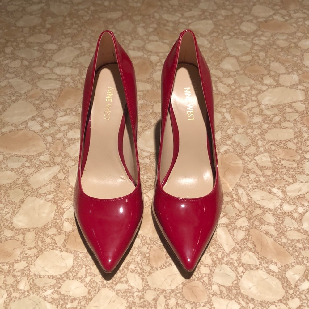 True red patent leather Nine West pumps 6.5